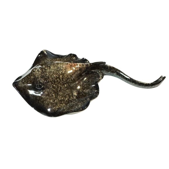 REALISTIC STINGRAY CERAMIC FIGURINE GLAZED SEA LIFE AQUATIC NO FLAWS 8"L X 5"W - Picture 1 of 6